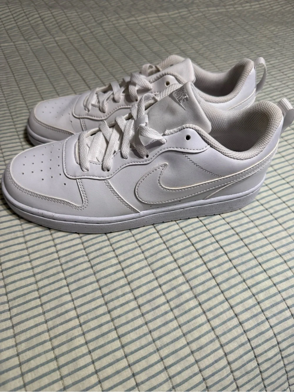 Nike White Low-Top Leather Sneakers size 7Y  Brand new